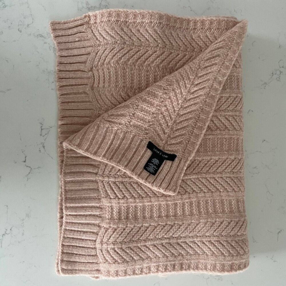 Love & Lore Chunky Cozy Cable Knit Acrylic Nylon Scarf/Wrap Soft Pink Sz OS - Picture 3 of 8